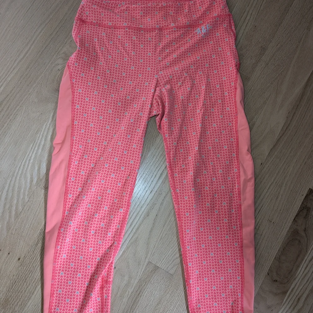 Pink Patterned Capri Leggings - Picture 5 of 5